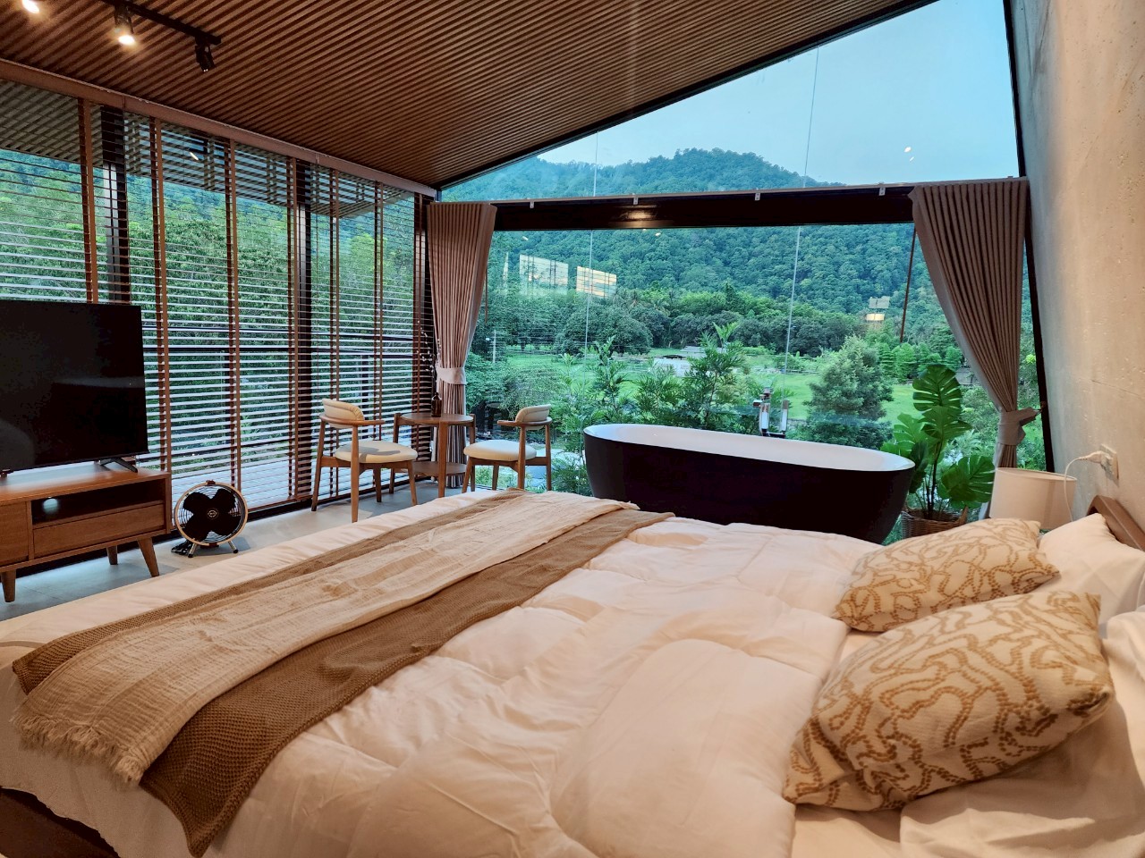 LINE_ALBUM_ห้องพักใหม่_250508_42